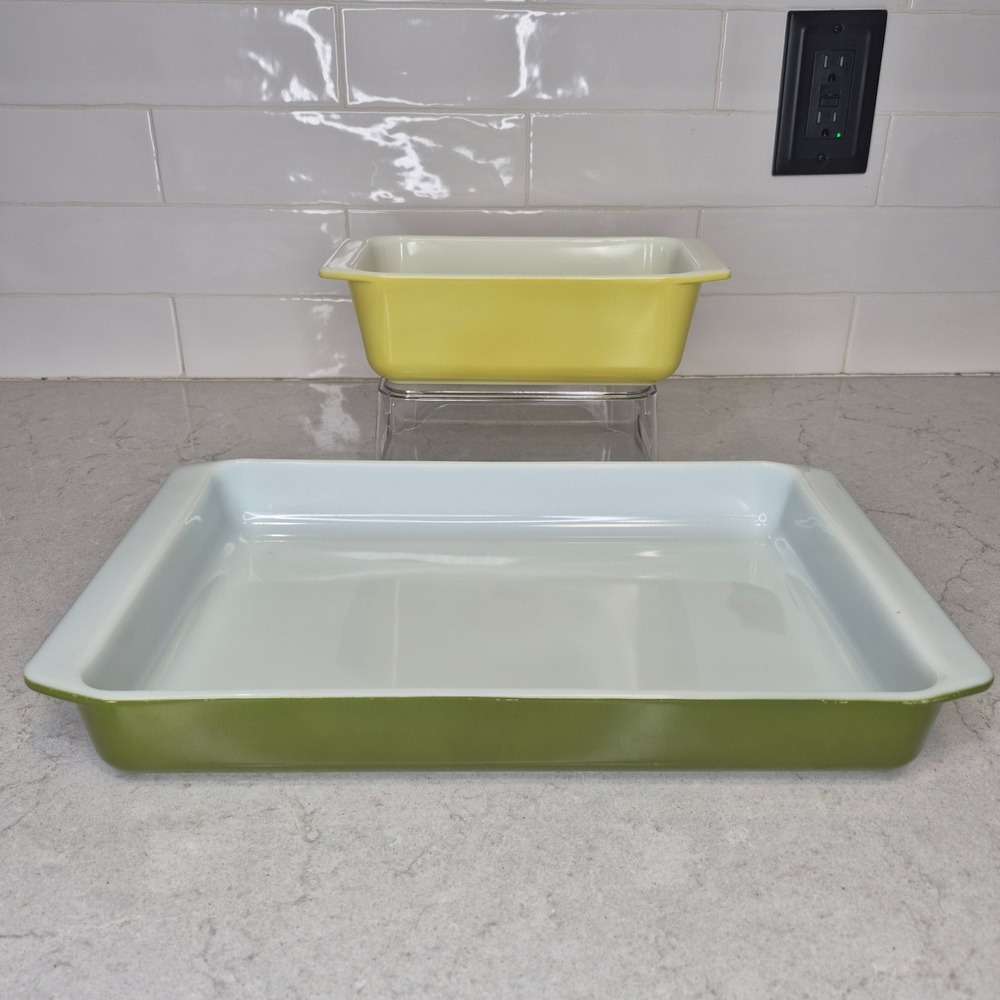 Vintage Pyrex 933 913 Baking Dish Set Green Yellow 2 Pc USA Milk Glass